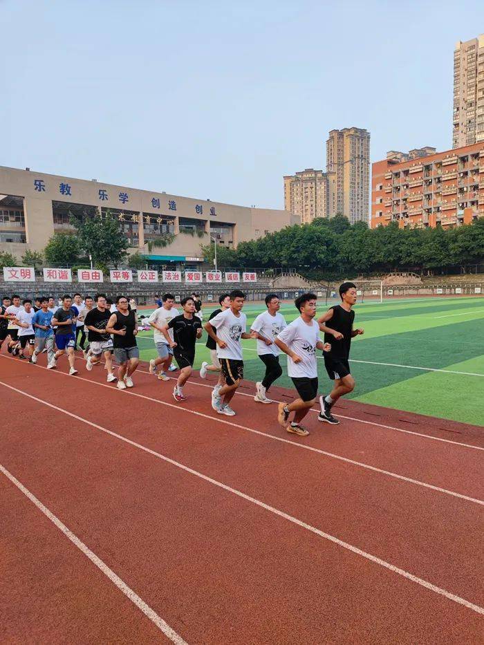 乐竟体育-爵士球员接受专业体能训练，提升比赛状态